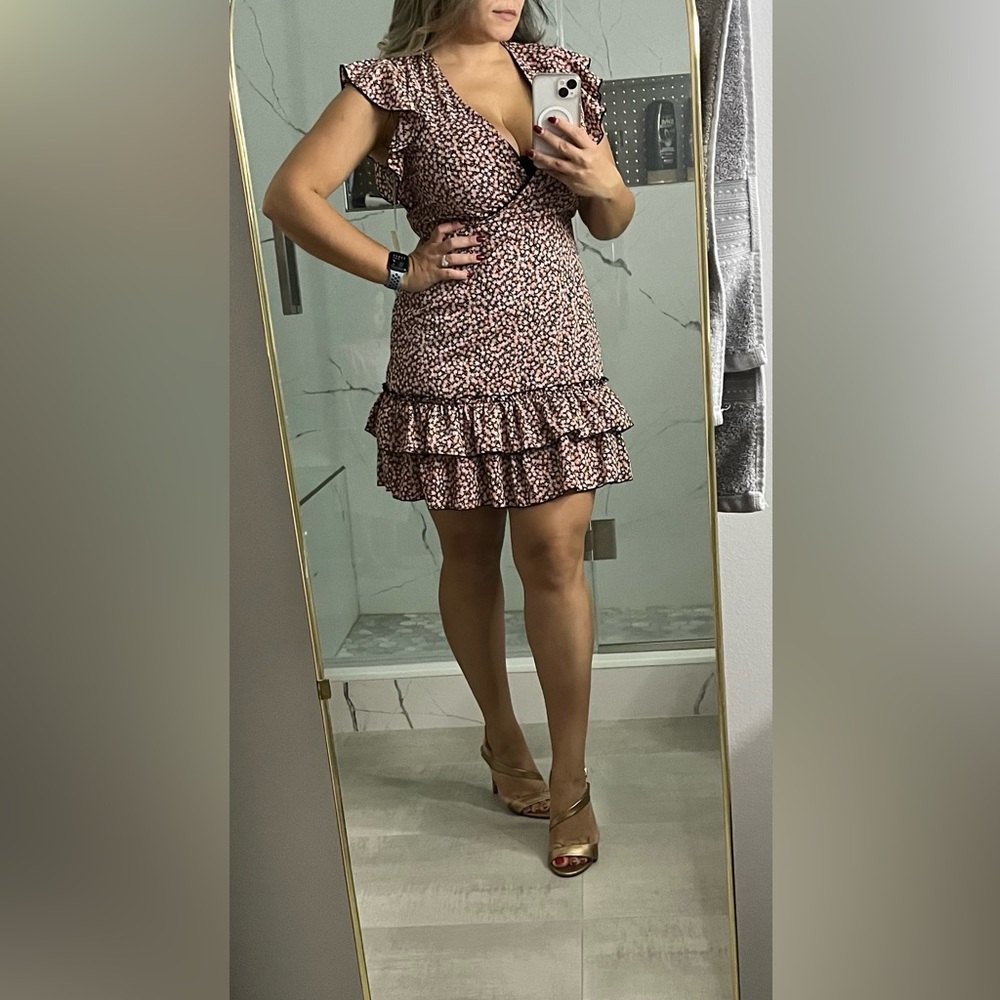 Threads and States Los Angeles, Beautiful floral mini dress! - Picture 1 of 5